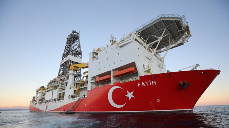 Türkiye'nin İlk Sondaj Gemisi Fatih Akdeniz'e İndi...